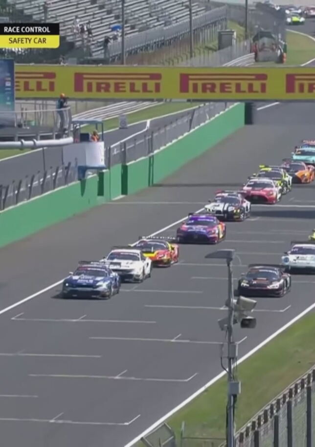 Disastro a Monza alla partenza del GT World Challenge