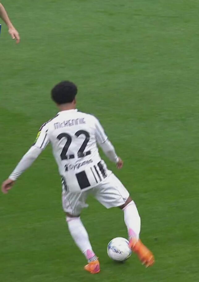 Locatelli pilastro Juve
