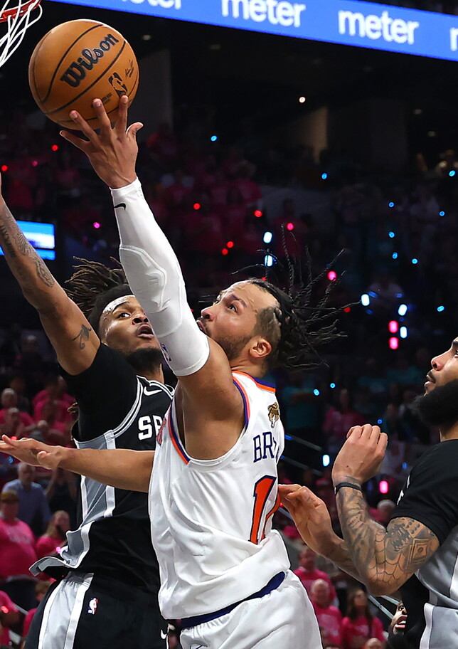 Le Nba Finals partono con il botto: colpo dei Knicks a San Antonio in gara-1, è super Brunson