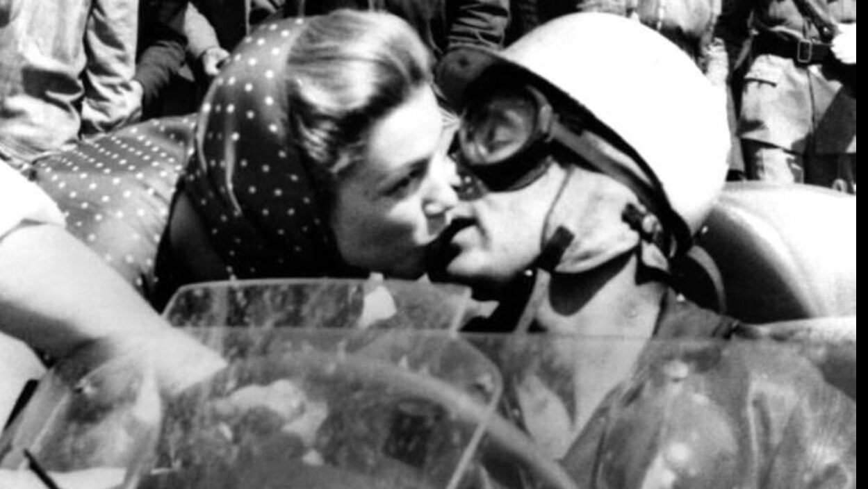 "Il bacio della morte": la foto che cambiò il motorsport