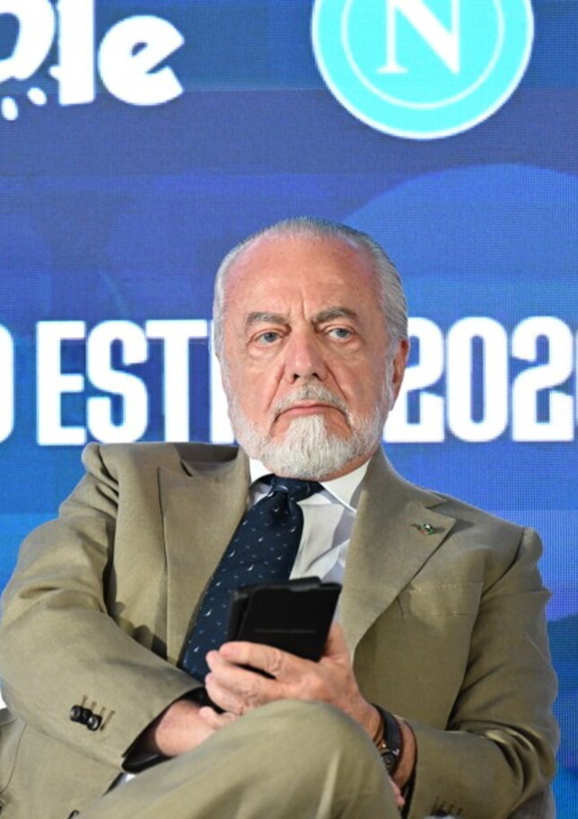 Napoli, De Laurentiis (non) annuncia Allegri: "Ci sono delle regole. De Bruyne e Lukaku via? Il mondo è pieno di calciatori"