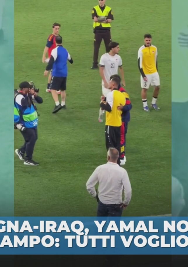 Dopo Spagna-Iraq, Lamine Yamal non riesce ad uscire dal campo: tutti vogliono una foto con lui