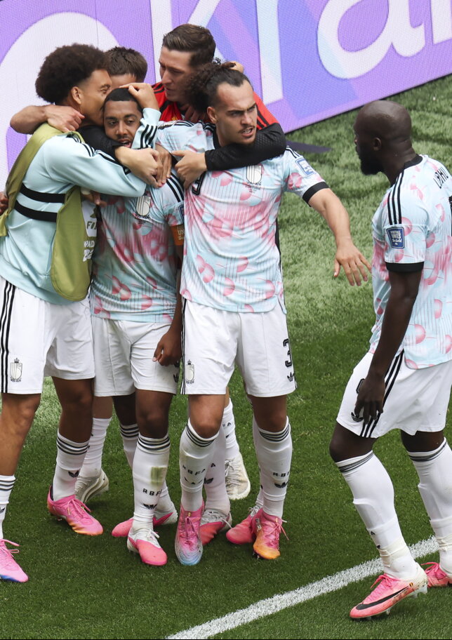 Il Senegal gioca, il Belgio rimonta nel finale e vola agli ottavi ai supplementari