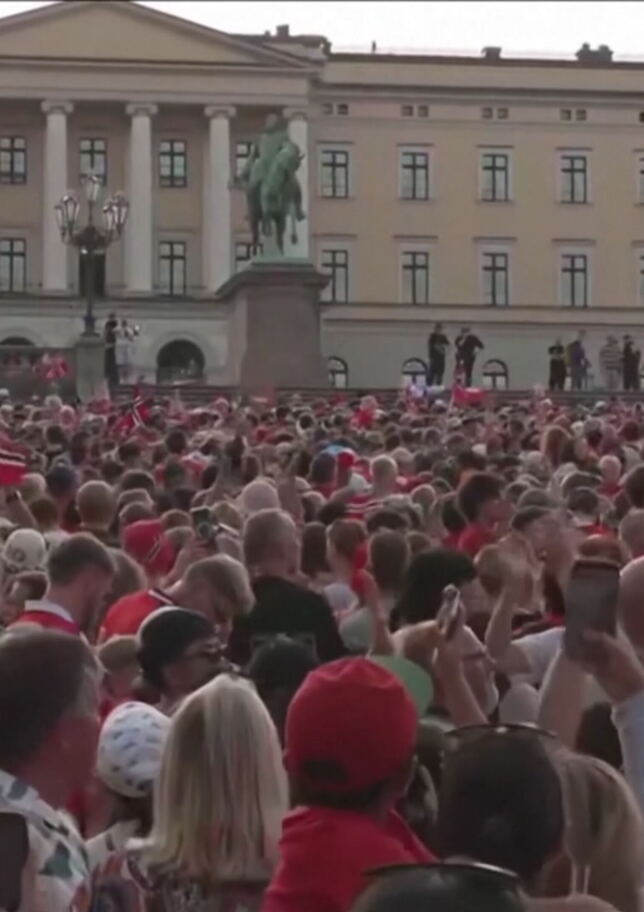 Grande festa a Oslo per il rientro della Norvegia