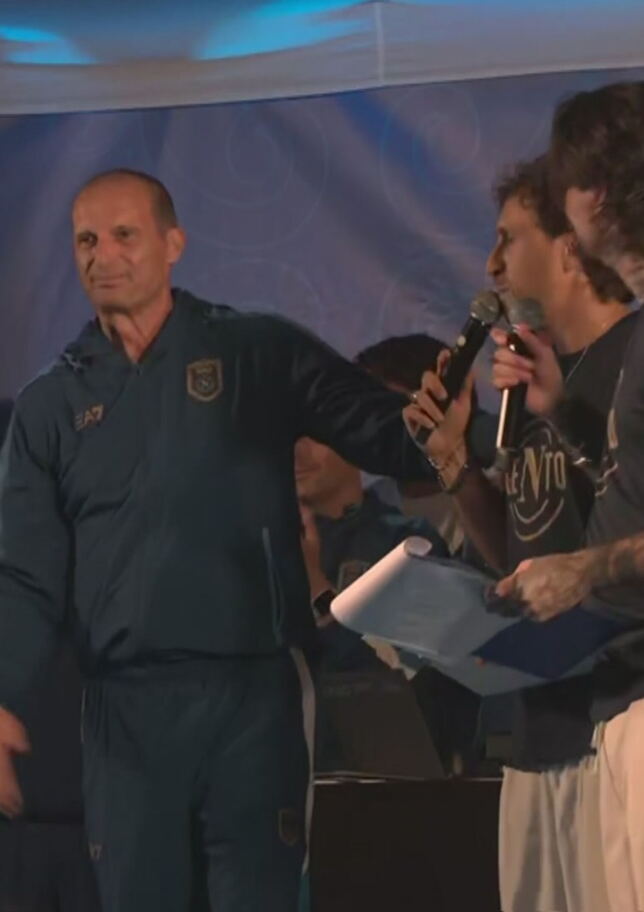 "Chi non salta juventino è..." E Allegri risponde così ai tifosi del Napoli
