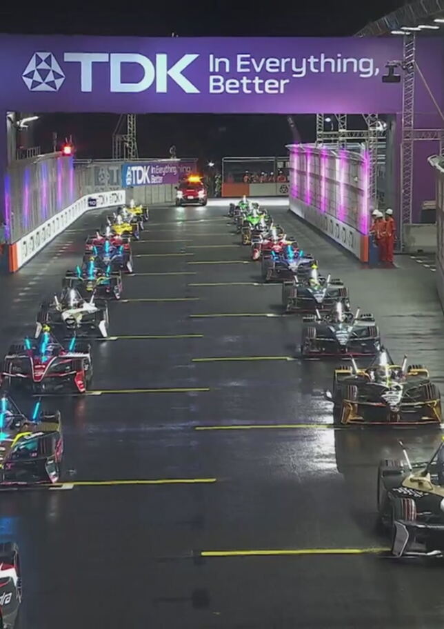 La Gara 2 di Tokyo parte con la safety car