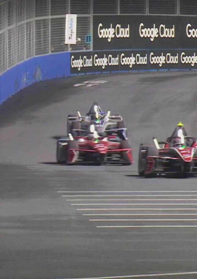 Riparte la gara con la safety car