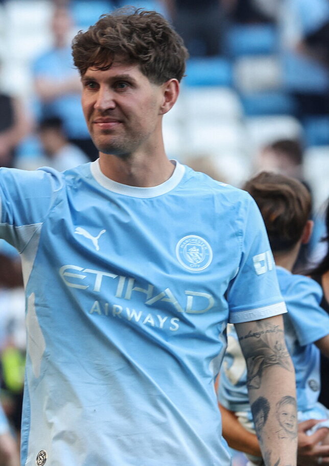 Inter, sprint per Stones: accordo vicino. L'inglese non esclude Romero
