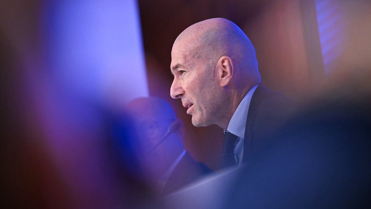 Zinedine Zidane nuovo allenatore della Francia: le foto della presentazione