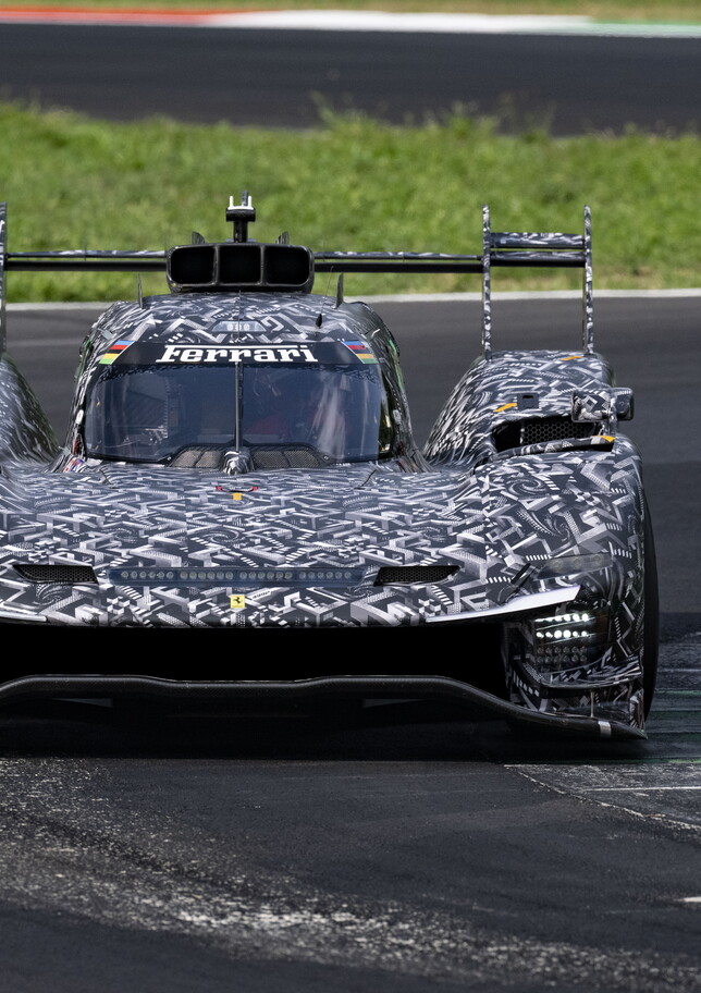 Una Ferrari 499P "camuffata" a Monza: test di sviluppo