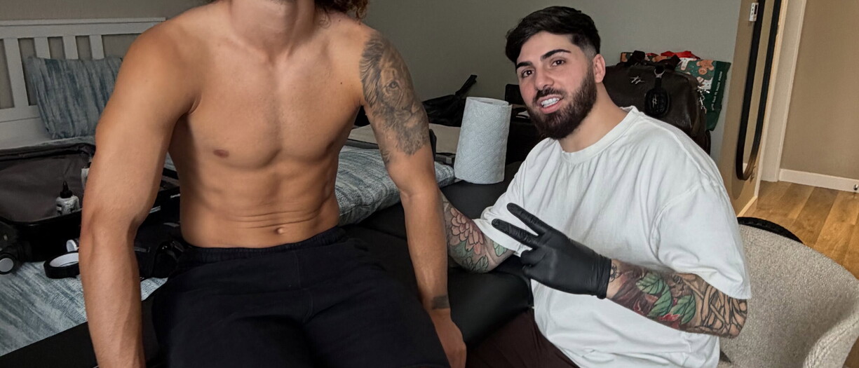 Spagna, Cucurella mantiene la promessa: tatuato il volto di De la Fuente