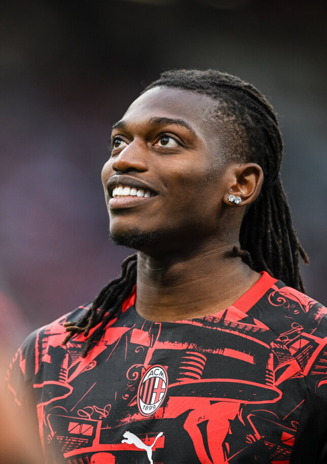 Milan, Leao atteso in ritiro a Perth aspettando il Fenerbahce. C'è anche Gonzalo Ramos