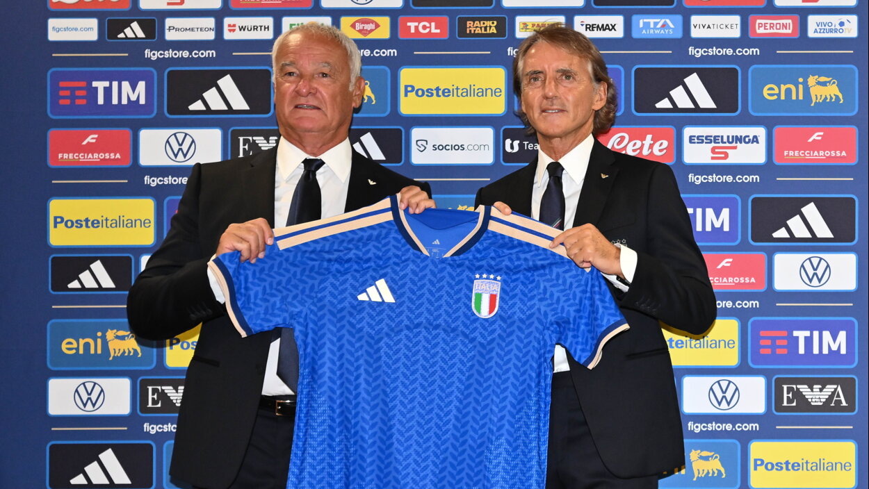 Inizia l'era azzurra di Mancini e Ranieri: le FOTO della presentazione