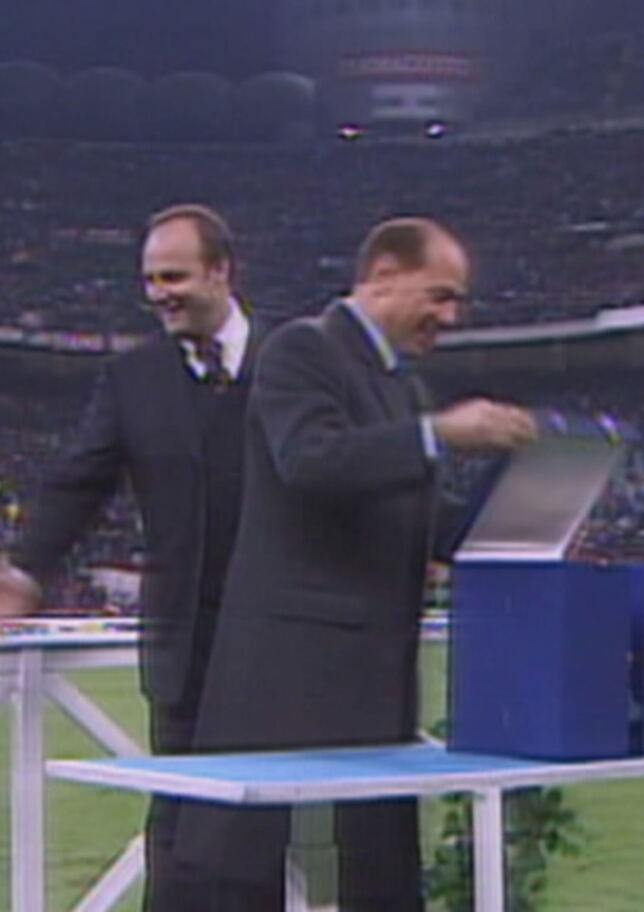 Quando Berlusconi consegnò a Baresi il Pallone D'Oro ad honorem