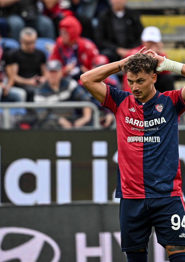 E' guerra tra Seba Esposito e il Cagliari: l'attaccante lascia il ritiro senza autorizzazione, Napoli e Atalanta ci pensano