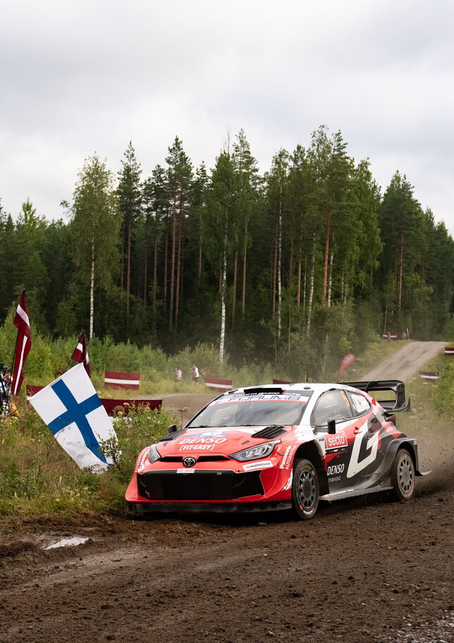 Pajari concede il bis e vince anche il Rally di Finlandia. Evans limita i danni, Katsuta e Ogier perdono terreno
