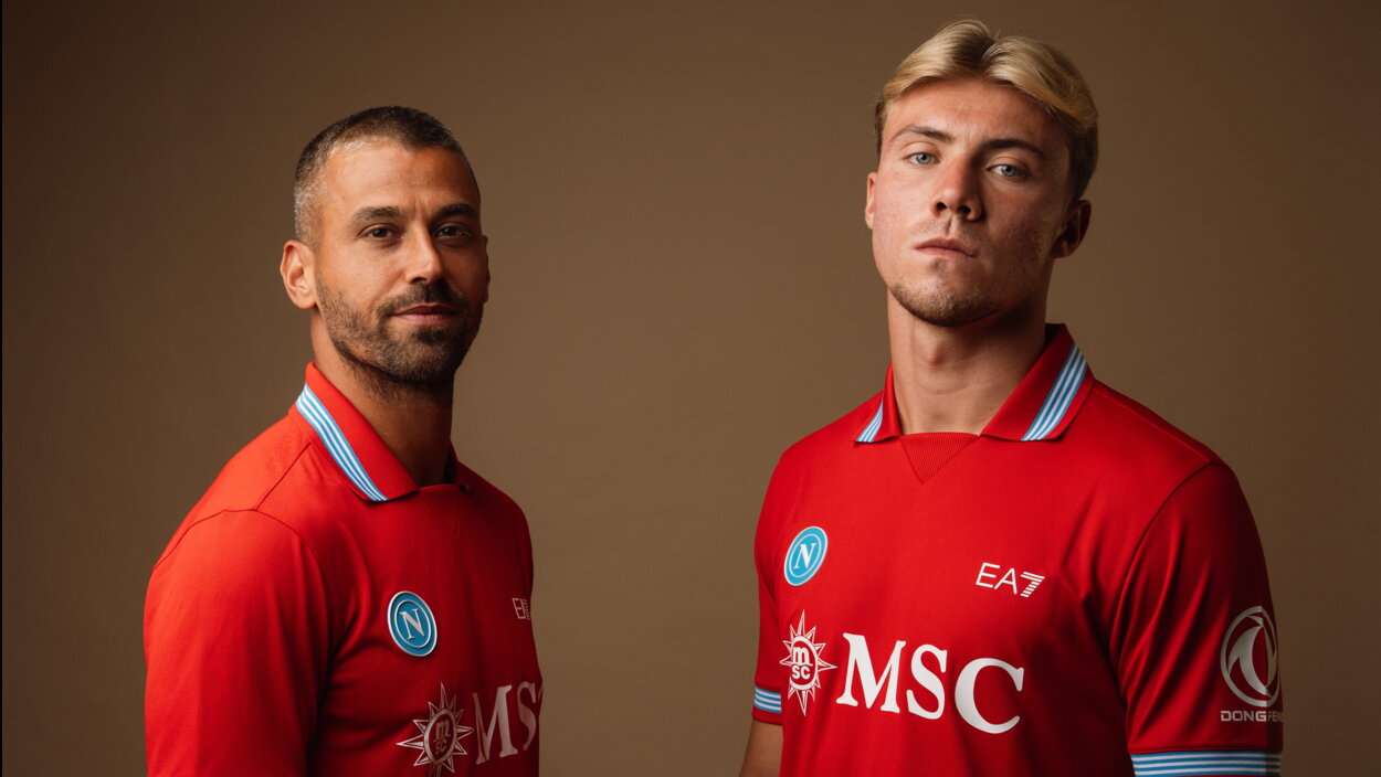 "Tutto il rosso di Napoli": presentata la terza maglia