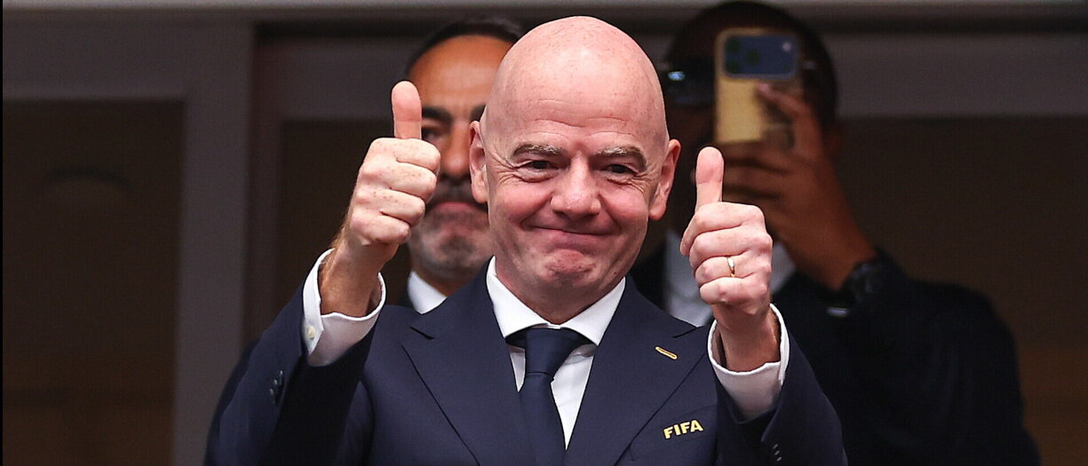 Infantino sotto accusa, dall’Inghilterra: "Fece pagare dalla Uefa una super liquidazione per l'amante"
