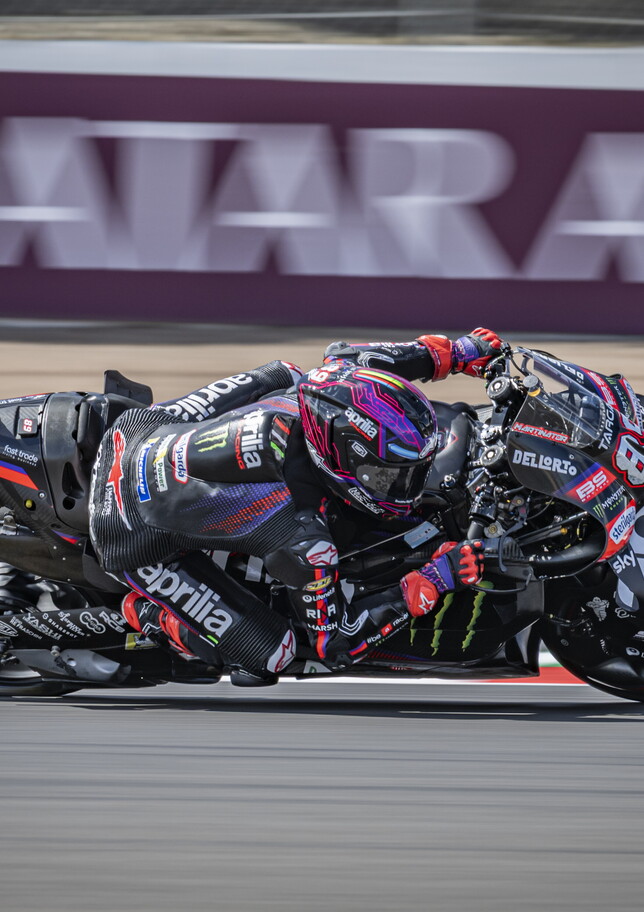 Strapotere Aprilia a Silverstone con Martin in pole. Bezzecchi perde pezzi, ma è davanti a Marquez
