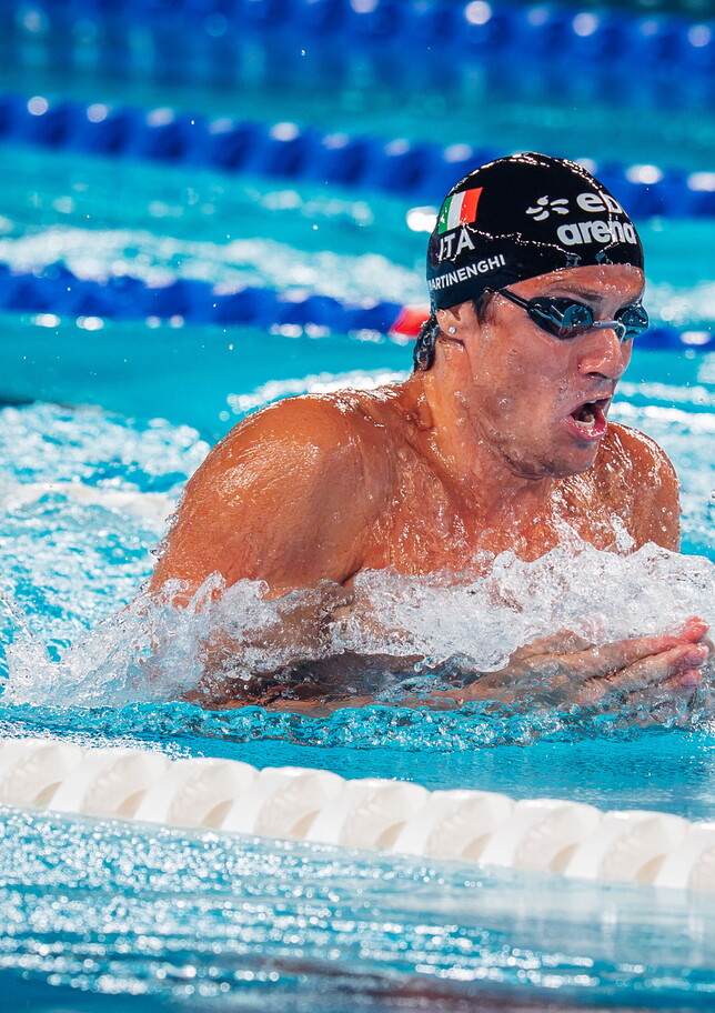 Super Italia nei 100 rana uomini: Martinenghi oro e Cerasuolo bronzo. Ceccon ai piedi del podio nei 50 farfalla