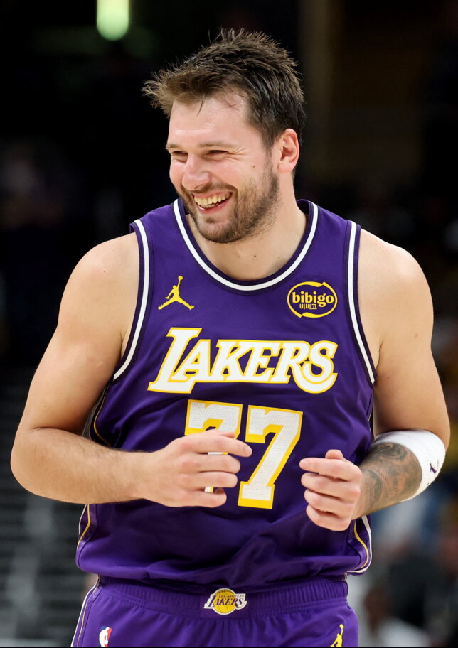 I Lakers passano di mano: acquisto record da 12,5 miliardi di dollari