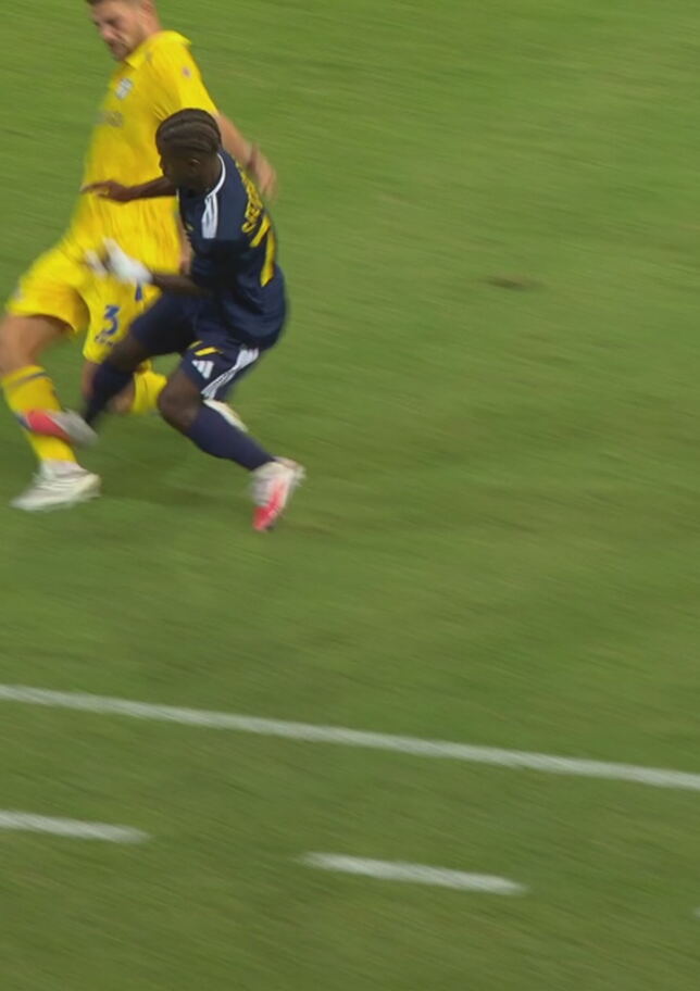 89' | Espulso Fernandes (Frosinone-Juve stabia 4-1)