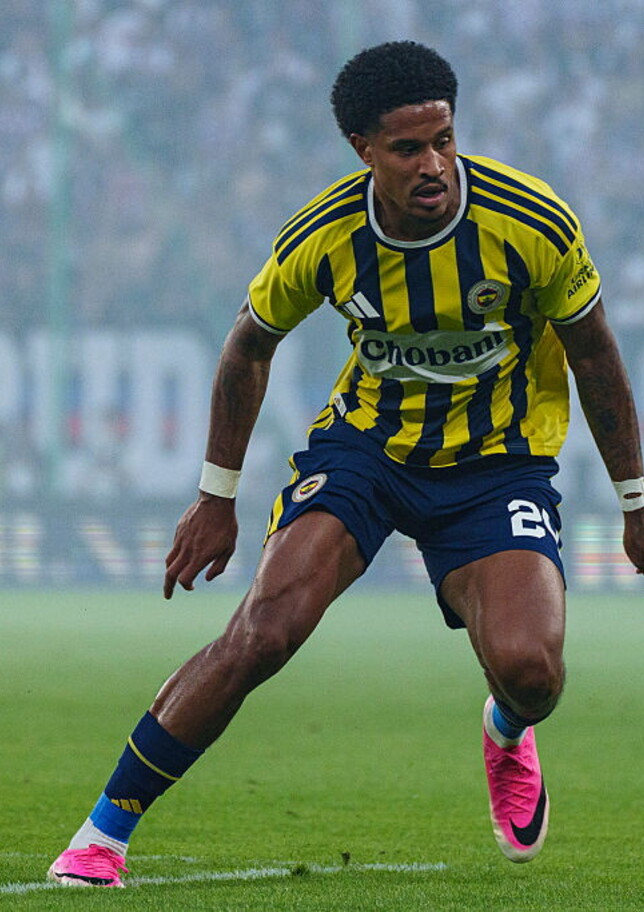 Roma, trattativa avanzata con il Fenerbahce per Oosterwolde: le cifre. Ma la pista Luis Henrique resta viva