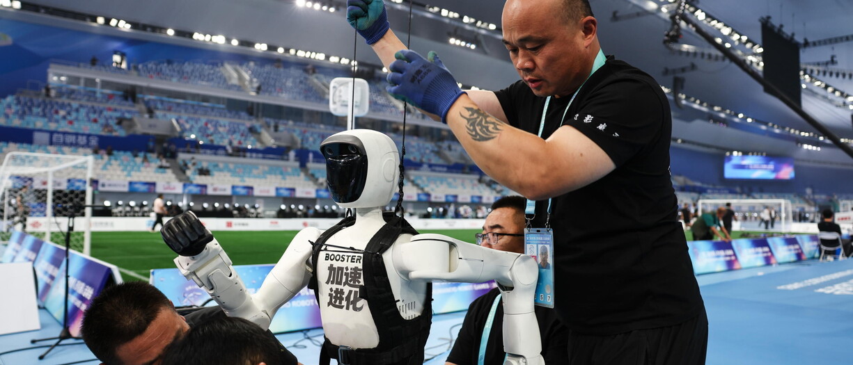 Cina: robot umanoide corre 100m in 9"32 e batte record di Bolt