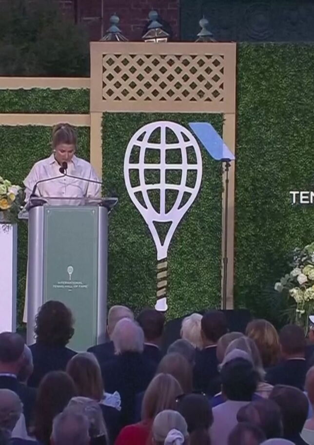 Federer entra nella Hall of Fame del tennis: l'annuncio emozionato della moglie Mirka