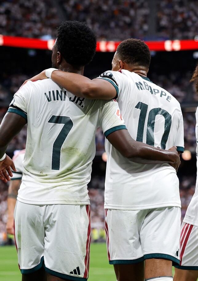 Liga, Real Madrid roboante: 4-0 al Malaga, Mourinho vola a punteggio pieno