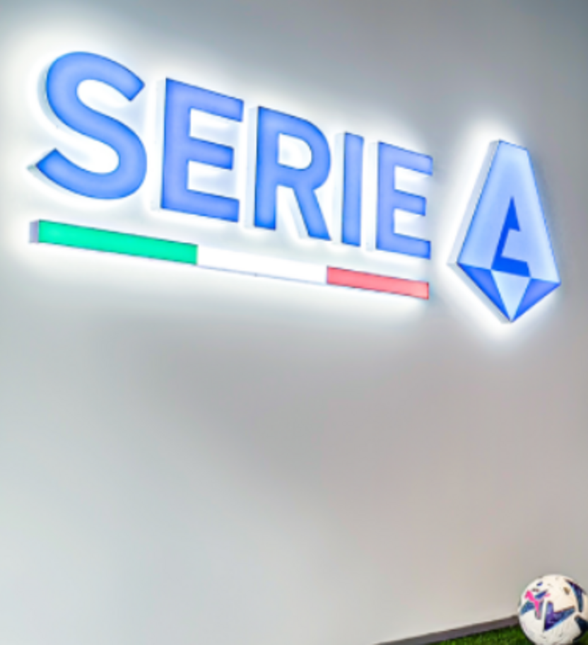 Serie A, cambia il calendario della 4° giornata: anticipata Lazio-Milan, cambiano Juve e Roma