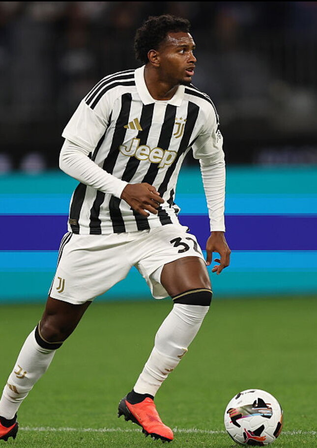 CALCIOMERCATO | La Roma si inserisce forte su Cabal, terzino della Juve
