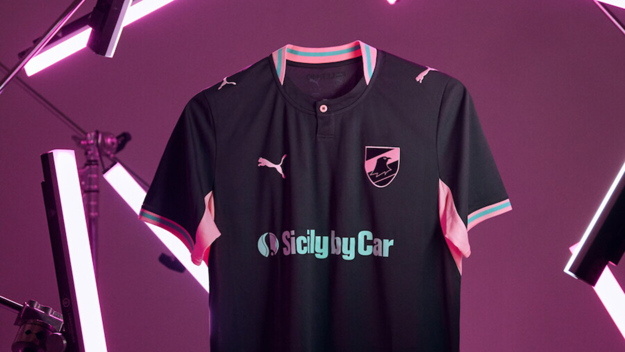 Il Palermo svela il nuovo Neon Kit 2026/27: torna lo storico logo del 1987