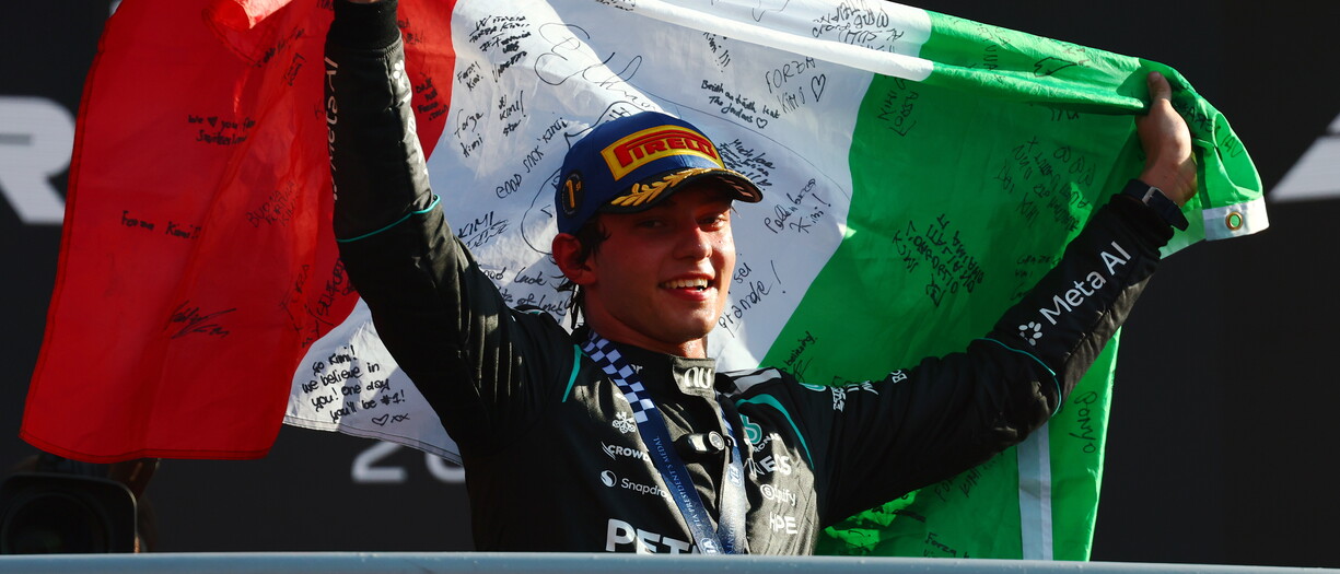 F1, Antonelli piange sul podio di Monza e sventola tricolore