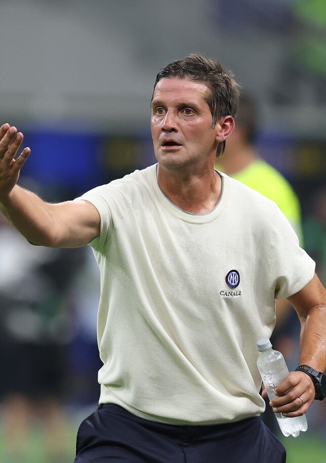 Chivu: "Abbiamo l'obbligo di scrivere la storia di questo club. Mou persona speciale per me"