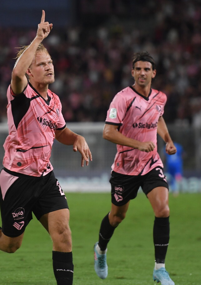Il Palermo prendono la vetta solitaria con un tris, Insigne non basta alla Samp