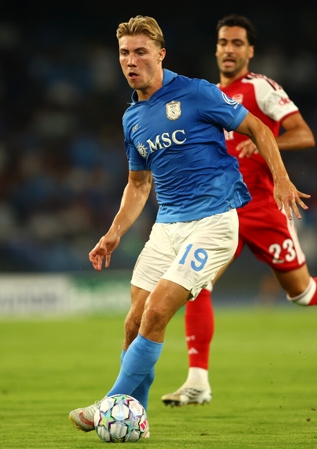 Hojlund e De Bruyne sono da Champions, Gilmour e Alisson Santos un po' meno