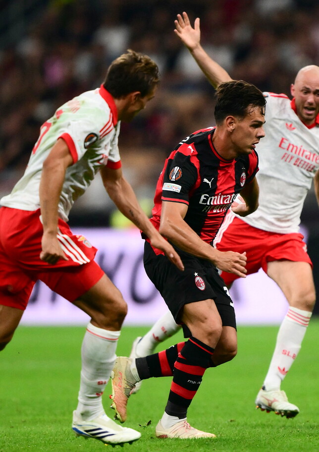 Milan, stavolta la rimonta non riesce: esordio flop in Europa League, fa festa il Benfica