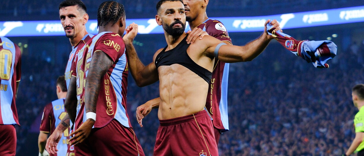 Tripletta Salah, travolto il Galatasaray di Leao: il Besiktas di Vlahovic sogna il sorpasso in vetta