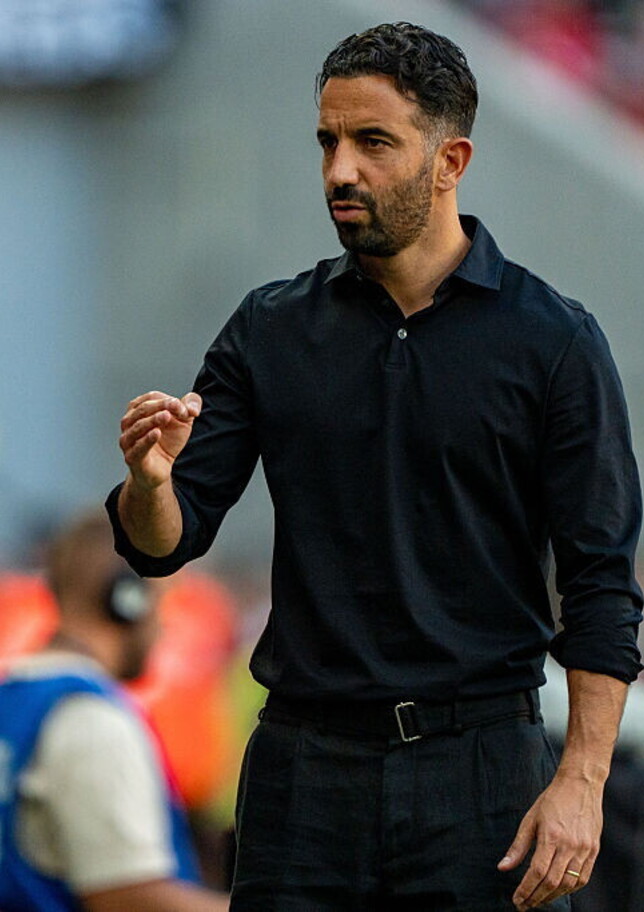Domenica ad alta quota: l'ambizione di Fabregas, Spalletti contro Sarri, Amorim per il riscatto