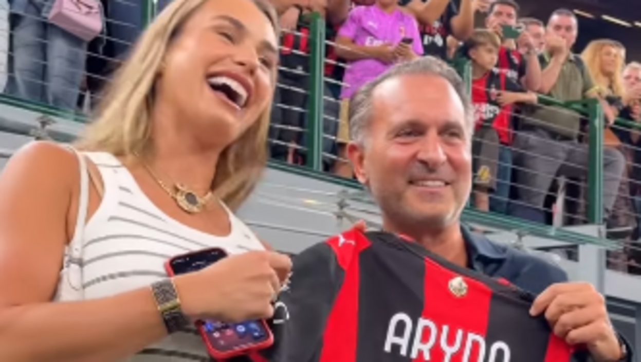 Sabalenka a San Siro per Milan-Lecce: Cardinale le regala la maglia rossonera