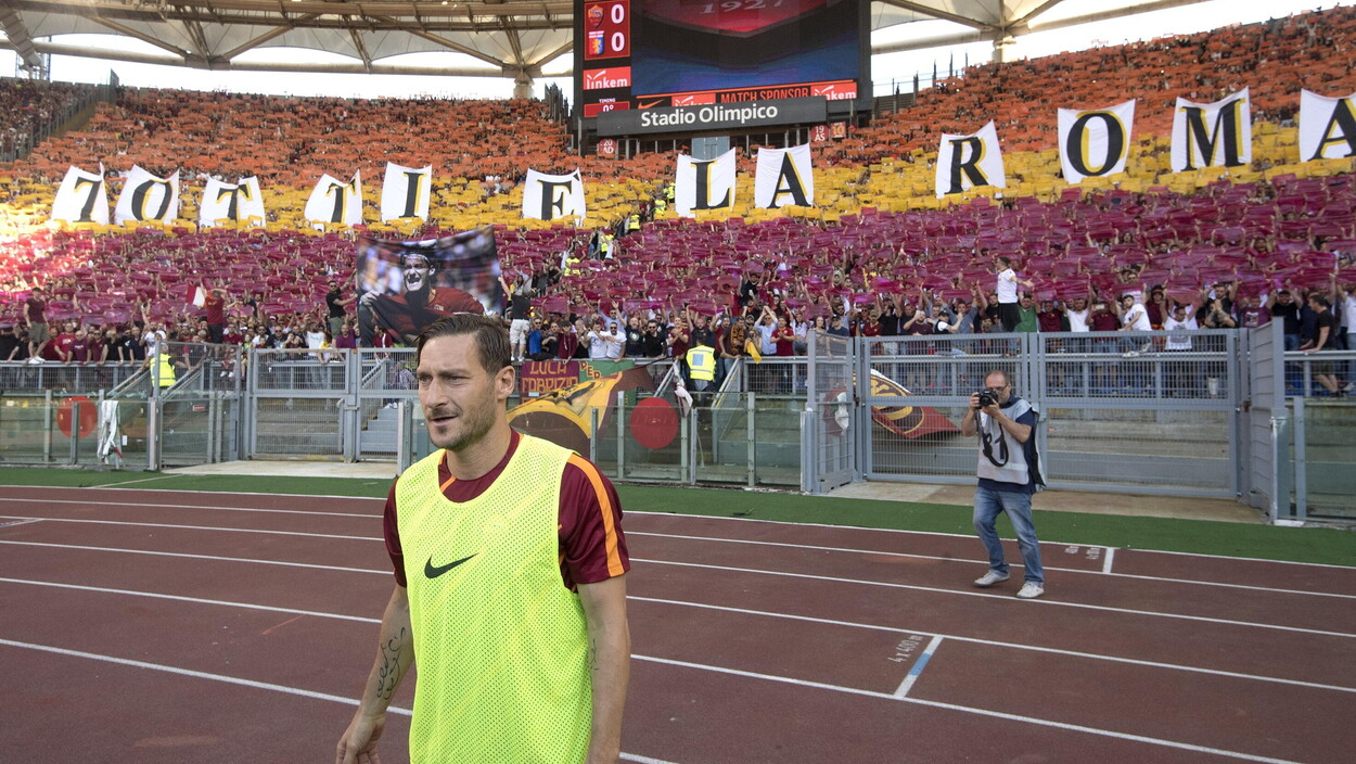 Un cucchiaio lungo mezzo secolo: Francesco Totti compie 50 anni