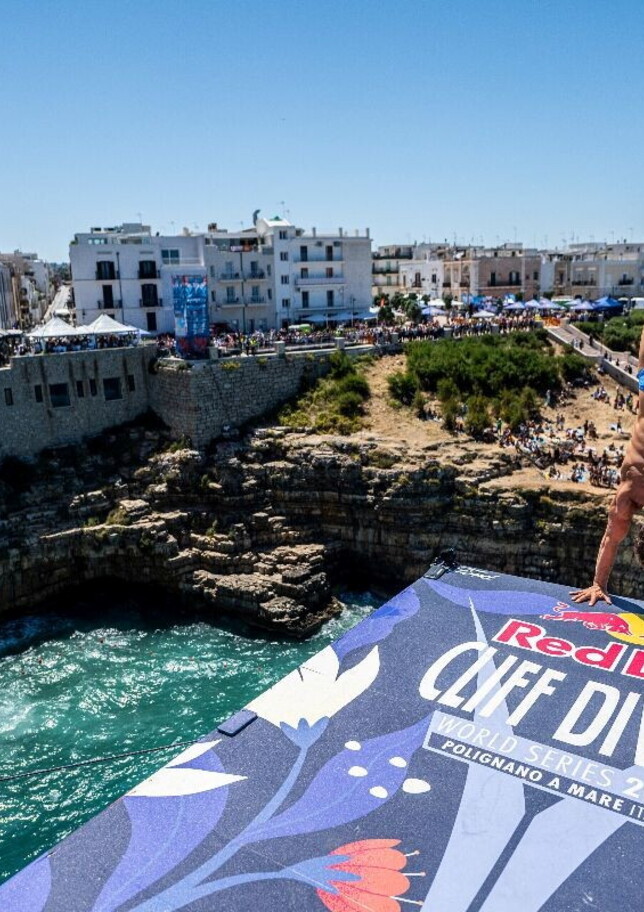 Red Bull Cliff Diving: domenica a Polignano a Mare la finale 2026. Diretta su canale 20 e in streaming