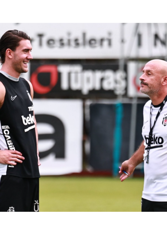 Italiano: "Vlahovic il mio miglior attaccante, non so perché alla Juve non trovasse più posto"