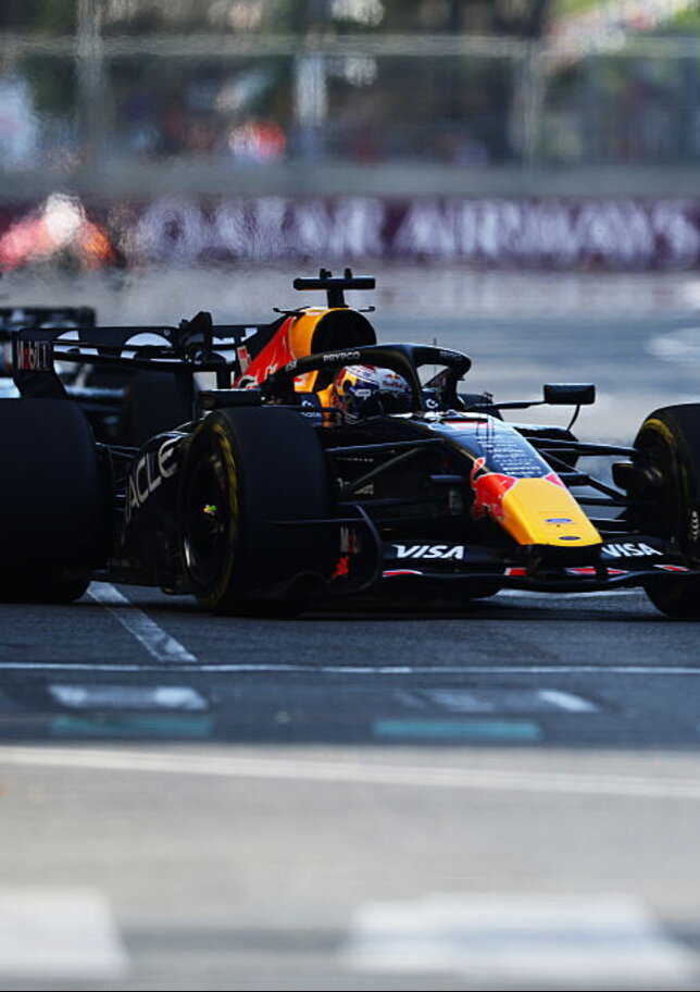 Verstappen show a Baku: si arrende solo a Russell che vince in volata. Leclerc quarto, Antonelli rimonta