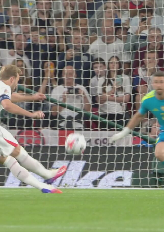 54' | Kane sbaglia il rigore (Inghilterra-Spagna 2-1)