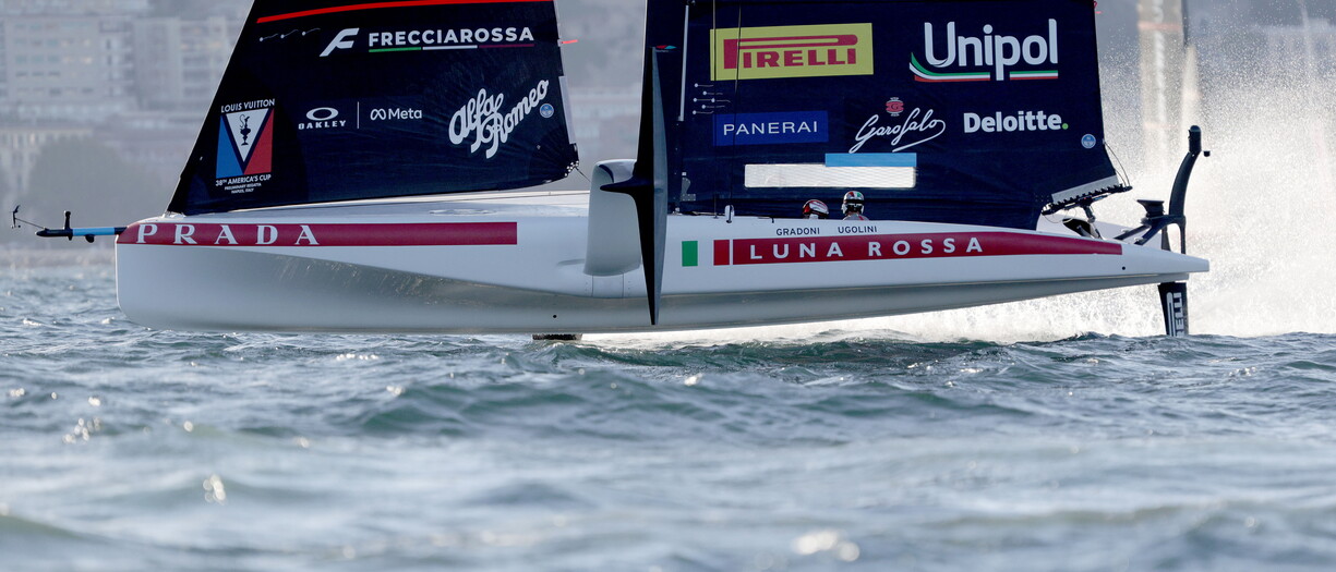 Vela, America's Cup: Luna Rossa batte New Zealand e vince la regata preliminare di Napoli