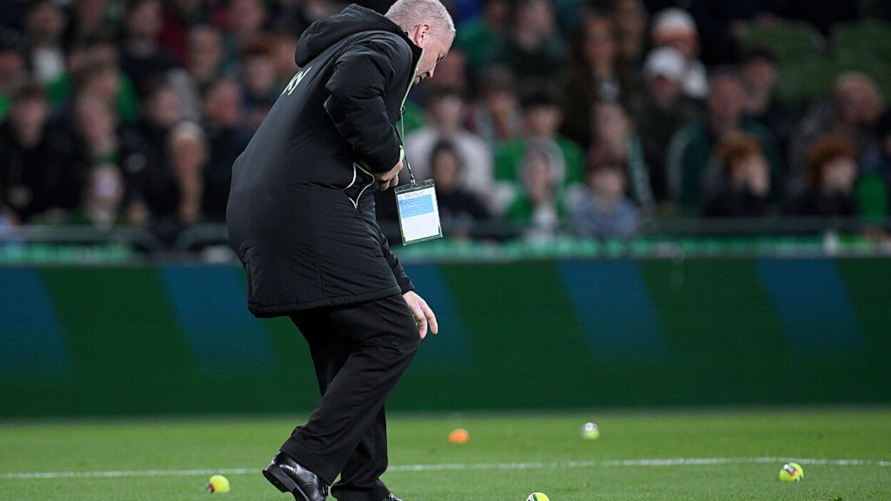 Irlanda-Austria: palline con bandiera palestinese lanciate in campo