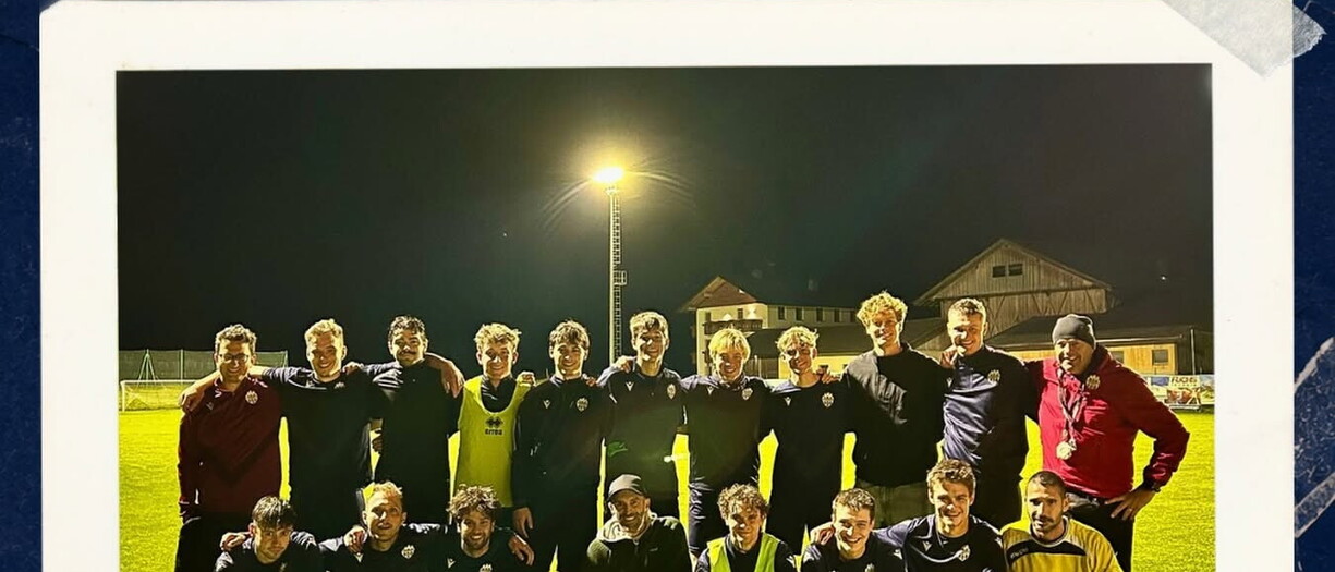 Tennis: Sinner torna in Alto Adige, foto di gruppo con la squadra del paese
