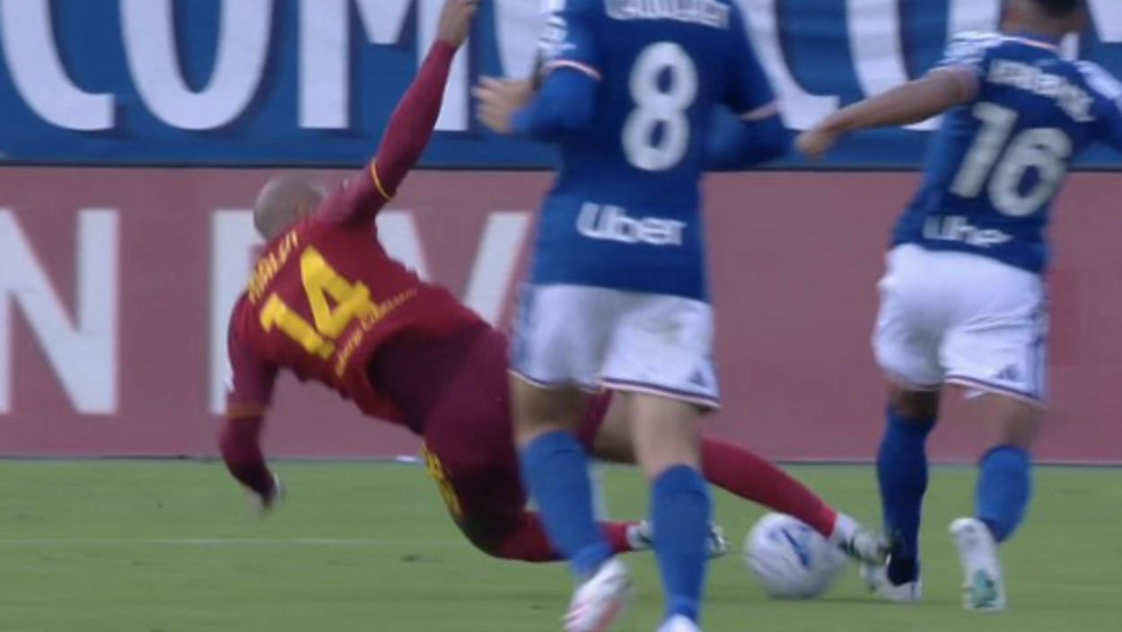 Roma, Malen espulso col Como: fallo su Kaiki, rosso diretto da parte di Fabbri